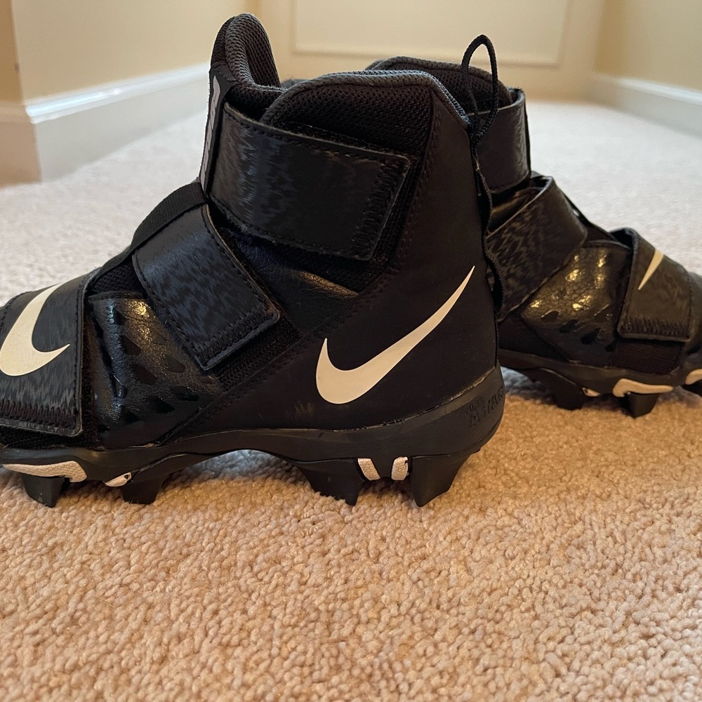 Nike Kids' Force Savage Shark 2 Football Cleats